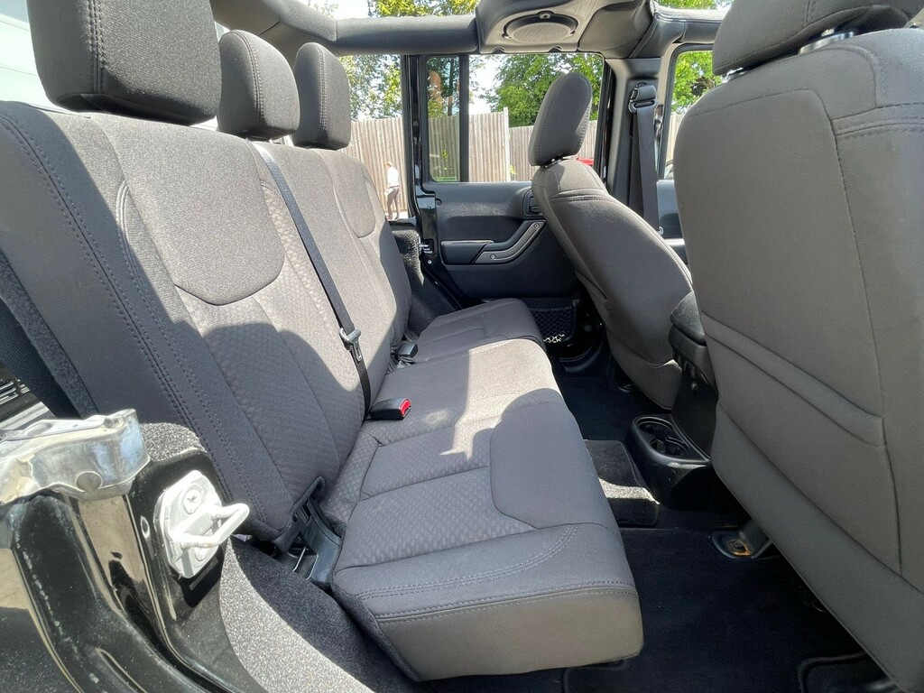 Jeep Wrangler 2L Sahara Black #102