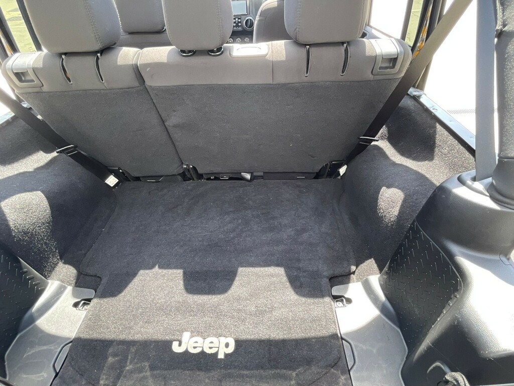 Jeep Wrangler 2L Sahara Black #110