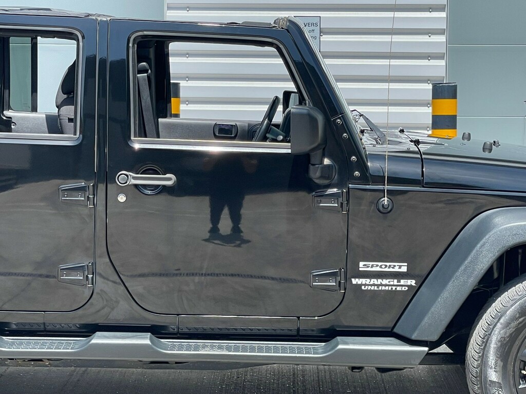 Jeep Wrangler 2L Sahara Black #33
