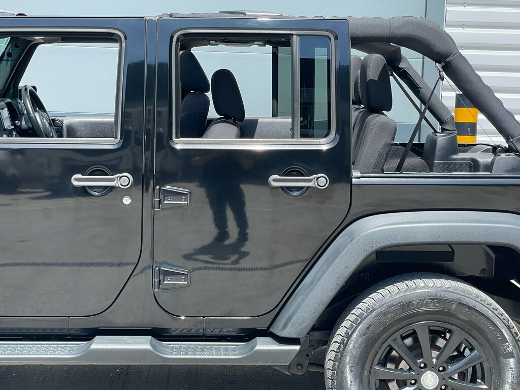 Jeep Wrangler 2L Sahara Black #79
