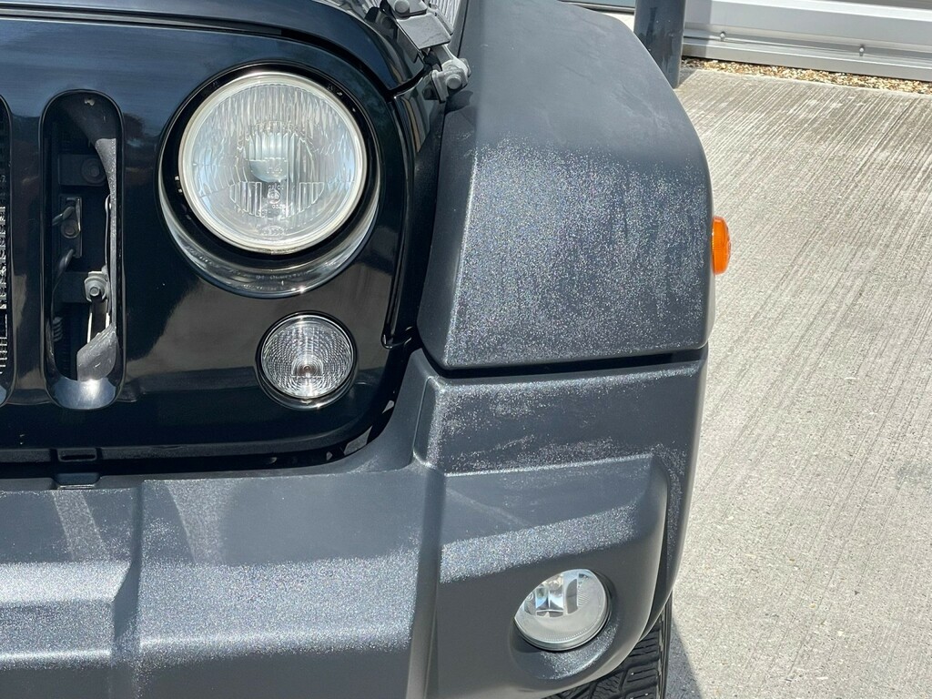 Jeep Wrangler 2L Sahara Black #14
