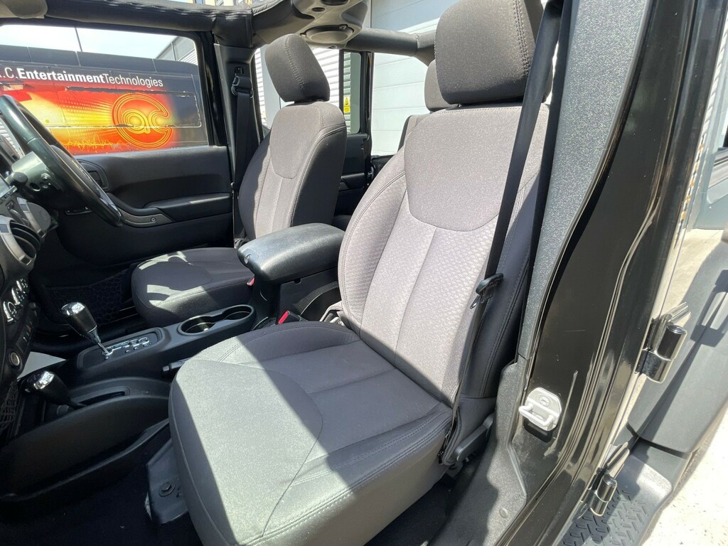 Jeep Wrangler 2L Sahara Black #129