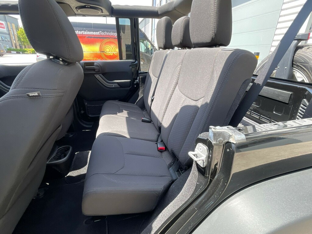 Jeep Wrangler 2L Sahara Black #114