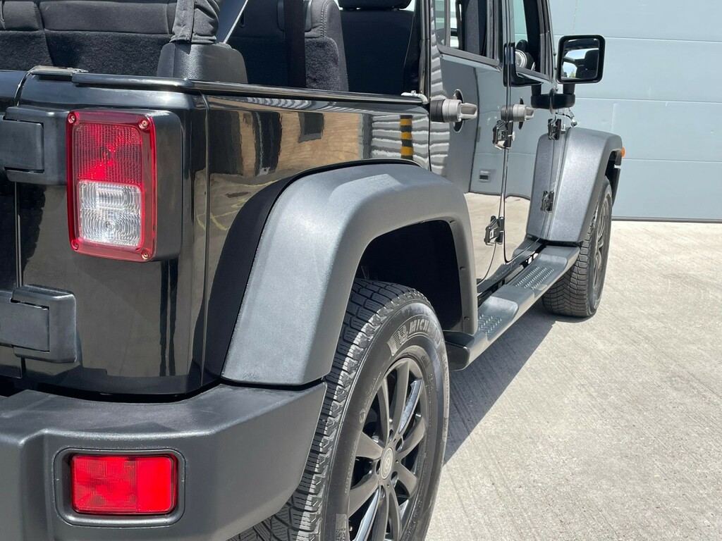 Jeep Wrangler 2L Sahara Black #40