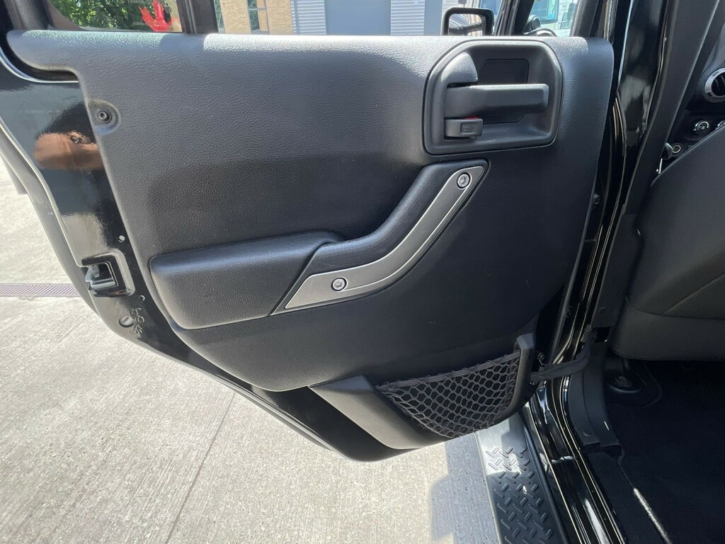 Jeep Wrangler 2L Sahara Black #115