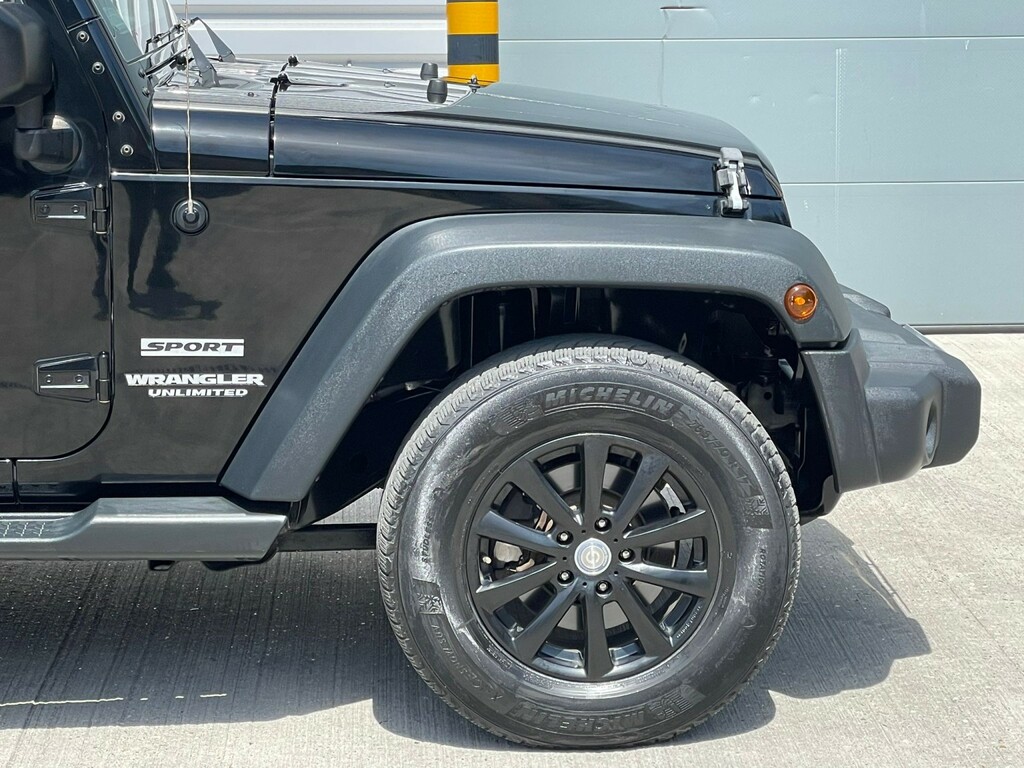 Jeep Wrangler 2L Sahara Black #24