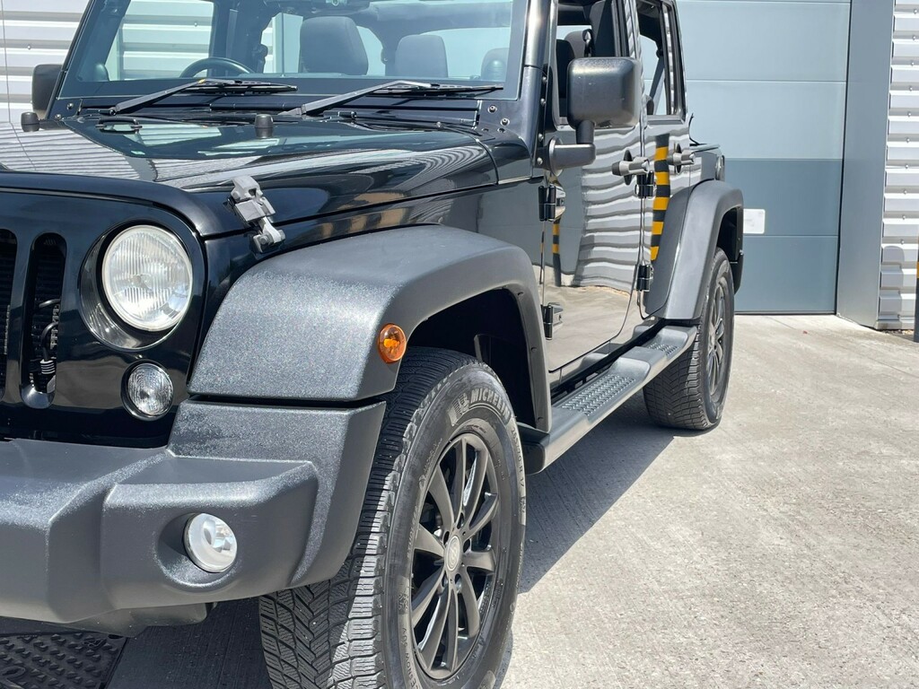 Jeep Wrangler 2L Sahara Black #82