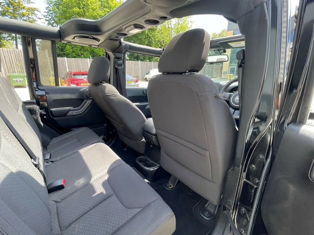 Jeep Wrangler 2L Sahara Black #106