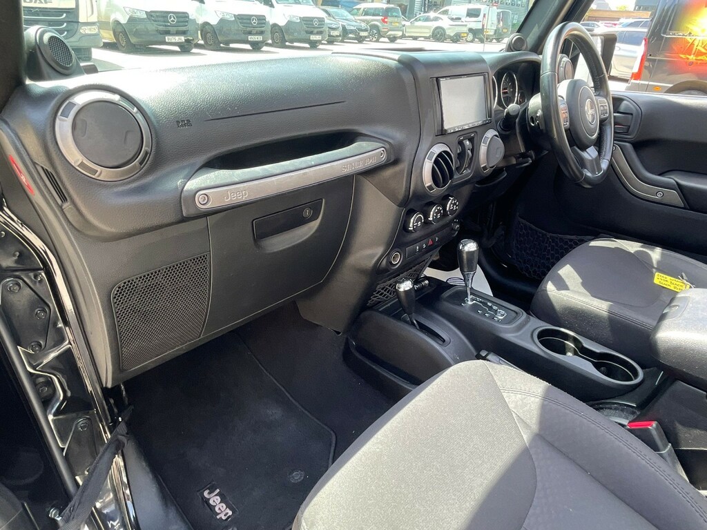 Jeep Wrangler 2L Sahara Black #120