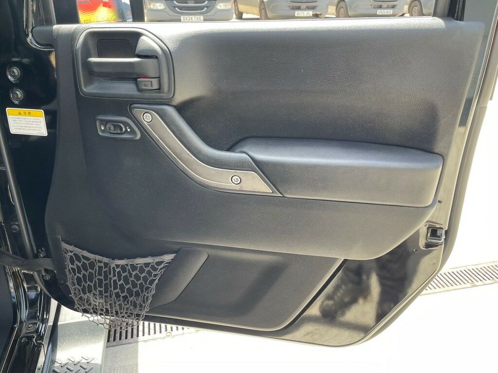 Jeep Wrangler 2L Sahara Black #90