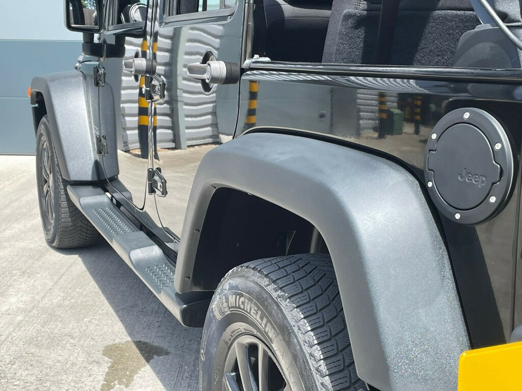 Jeep Wrangler 2L Sahara Black #53