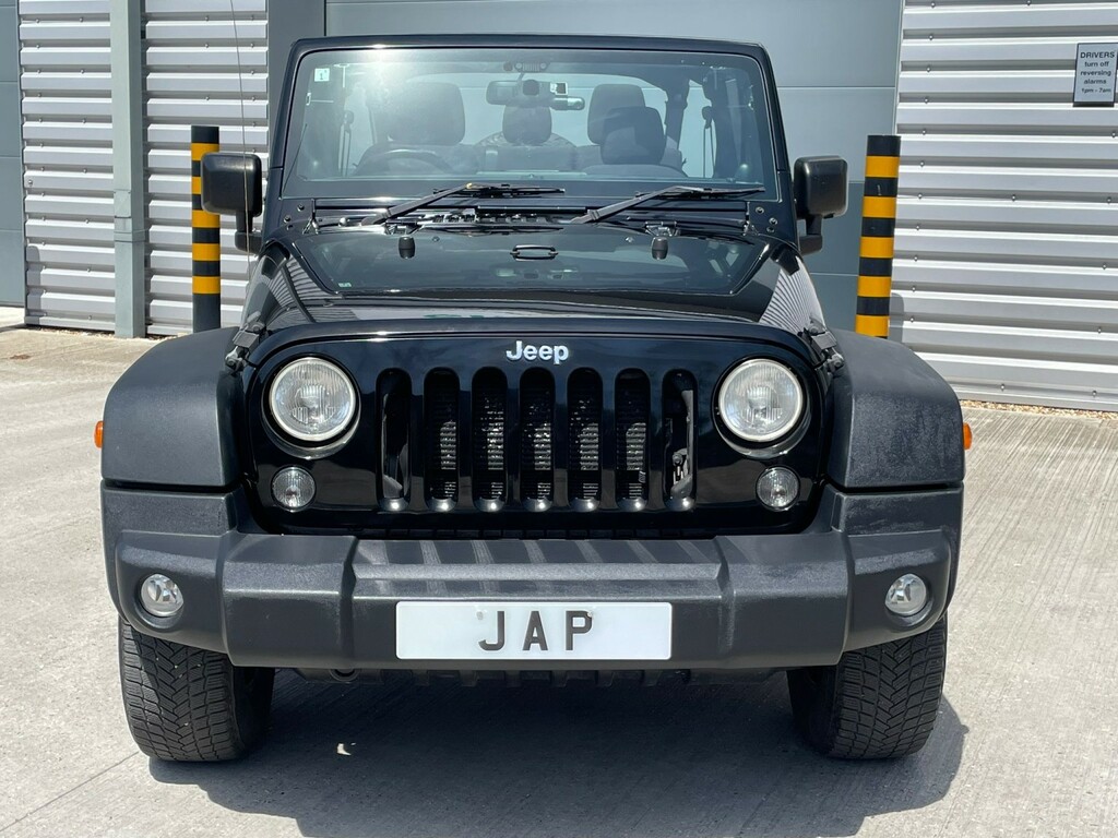 Jeep Wrangler 2L Sahara Black #9