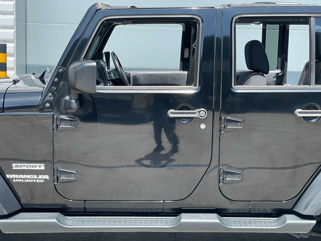 Jeep Wrangler 2L Sahara Black #70
