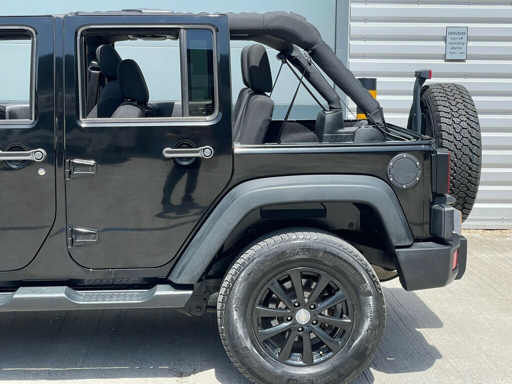 Jeep Wrangler 2L Sahara Black #66