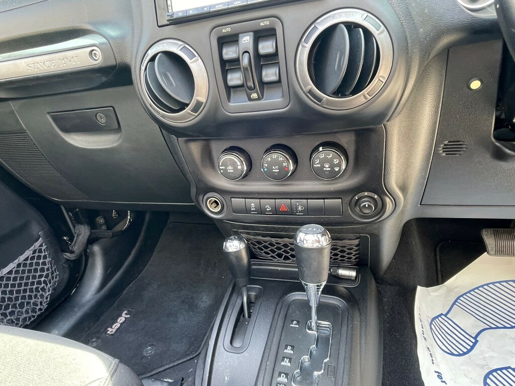 Jeep Wrangler 2L Sahara Black #96
