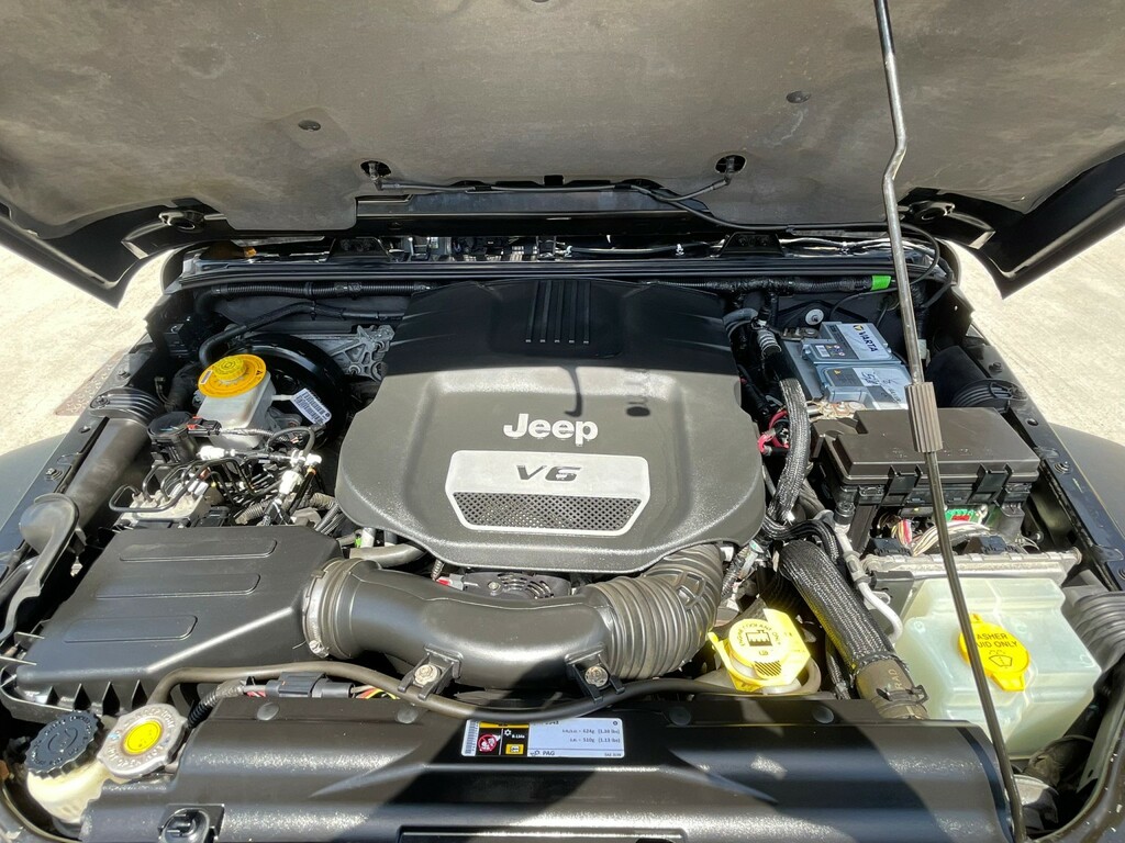 Jeep Wrangler 2L Sahara Black #125