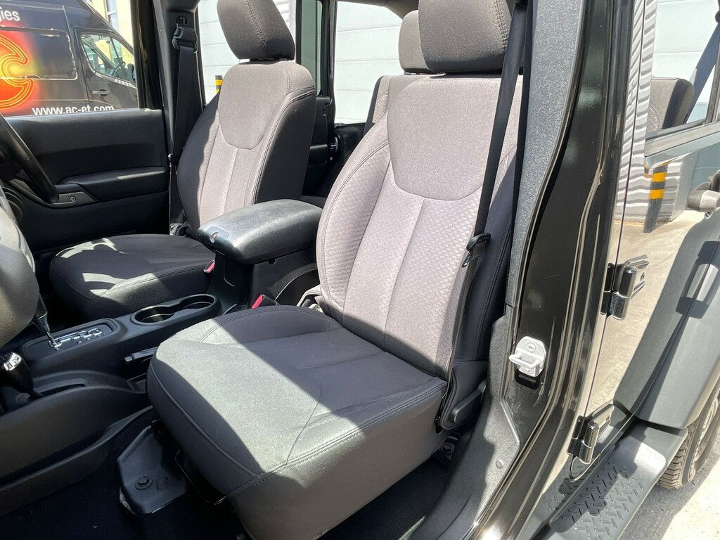 Jeep Wrangler 2L Sahara Black #124