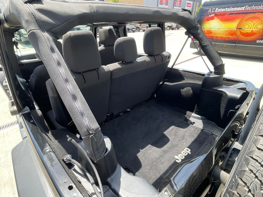 Jeep Wrangler 2L Sahara Black #112