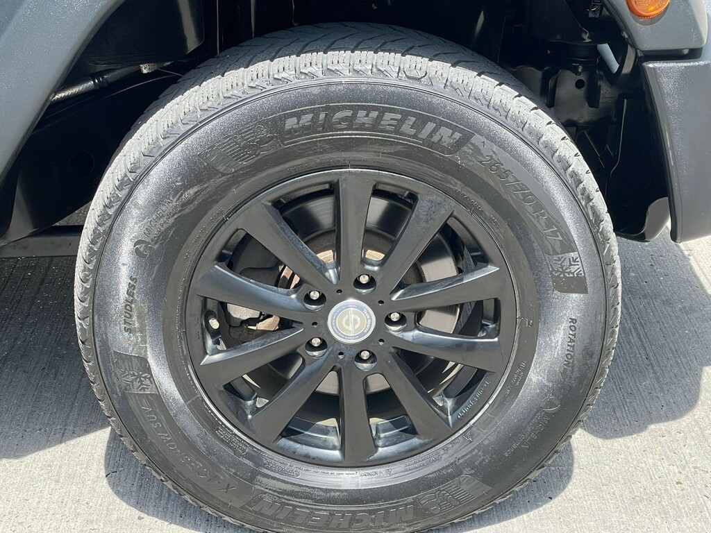 Jeep Wrangler 2L Sahara Black #36