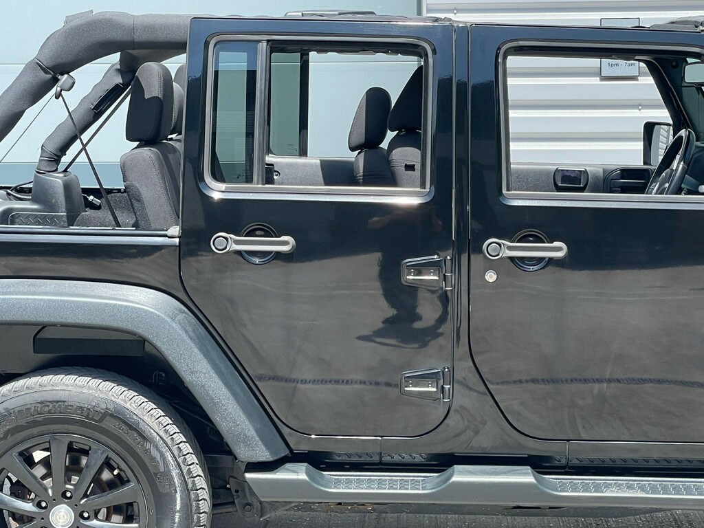 Jeep Wrangler 2L Sahara Black #28