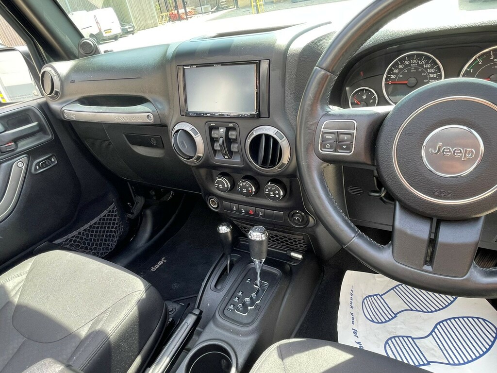 Jeep Wrangler 2L Sahara Black #93