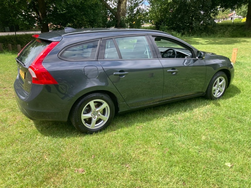 Volvo V60 2.4 D4 Lux Grey #41