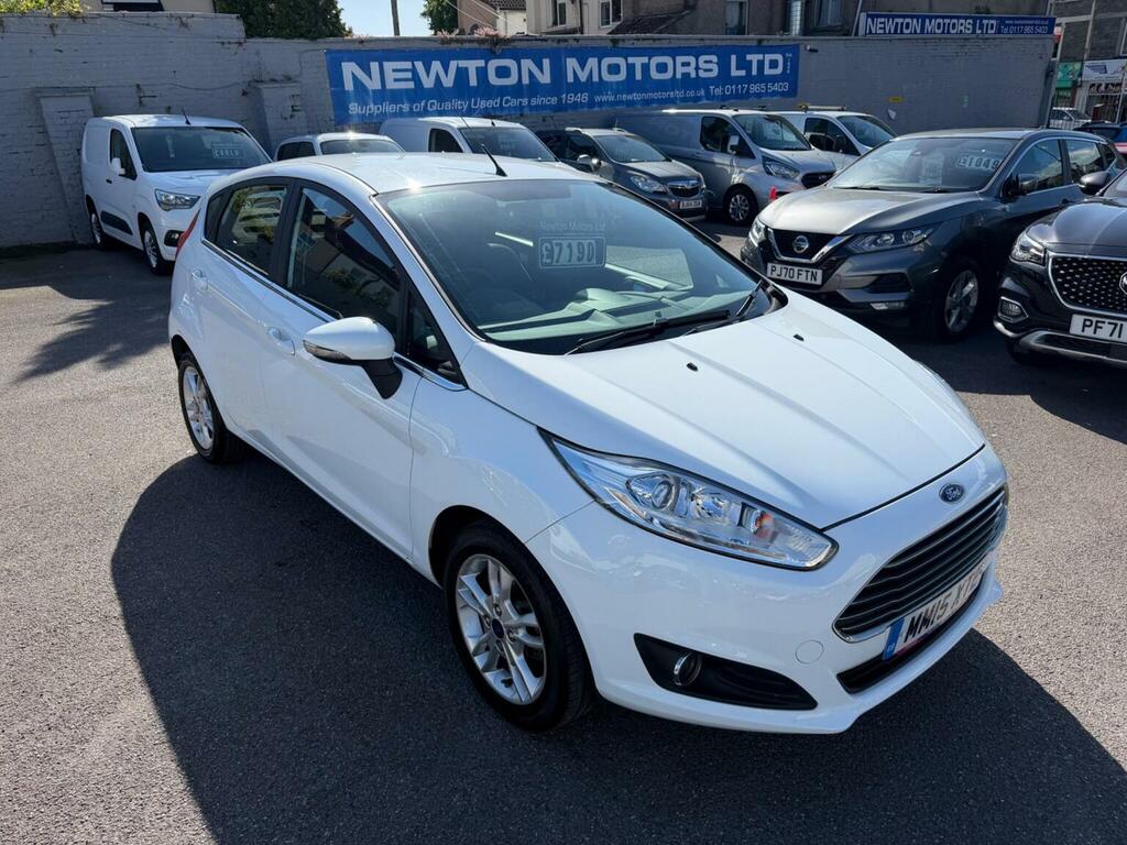 Ford Fiesta Hatchback 1.25 Zetec Euro 6 201515 White