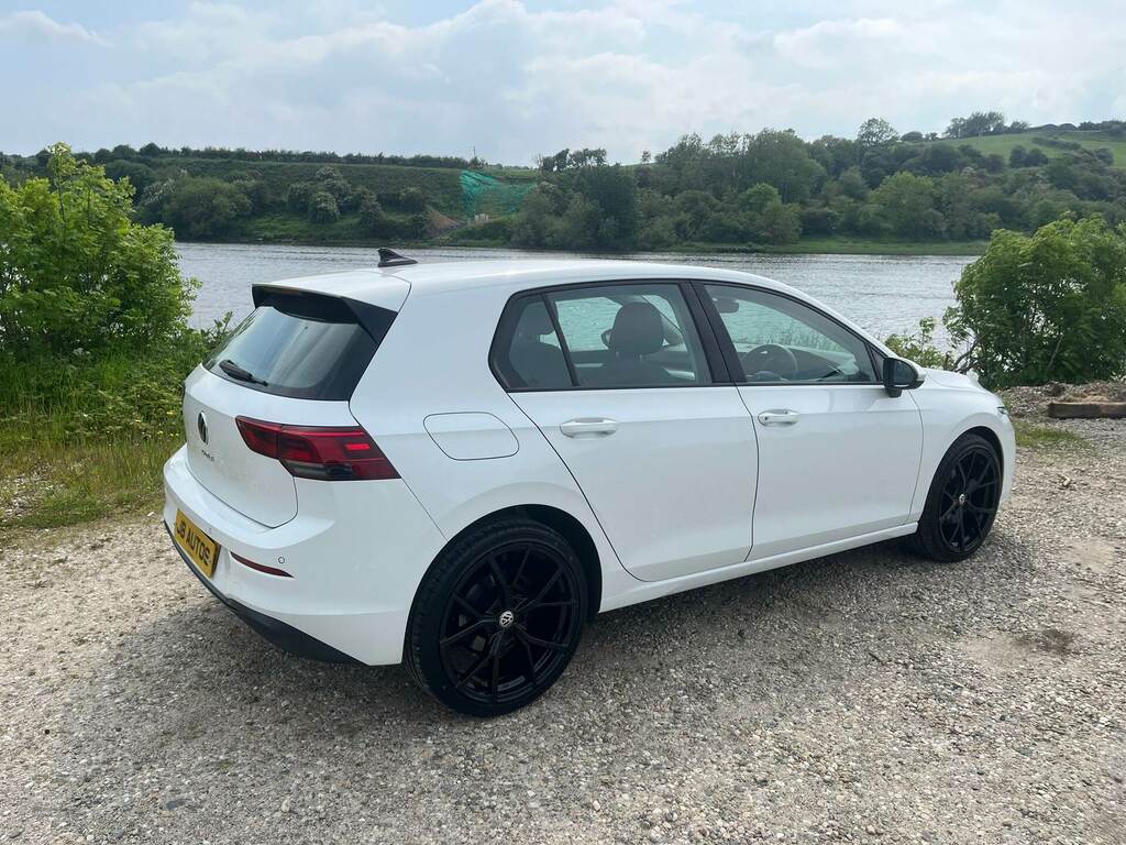 Volkswagen Golf 1.5 Tsi Life VN21BZT White #2