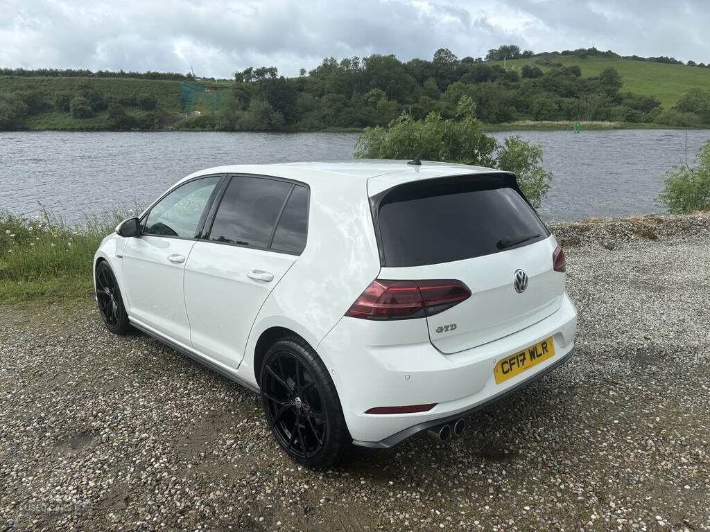 Volkswagen Golf 2.0 Tdi 184 Gtd CF17WLR White #4