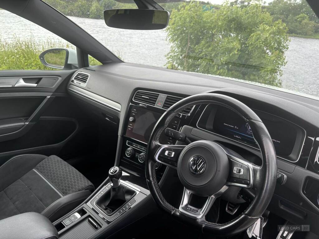 Volkswagen Golf 2.0 Tdi 184 Gtd CF17WLR White #6