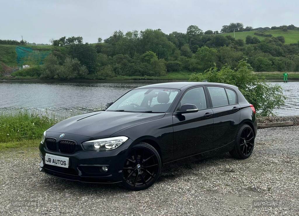BMW 1 Series 116D Efficientdynamics Plus YH66CGV Black #2
