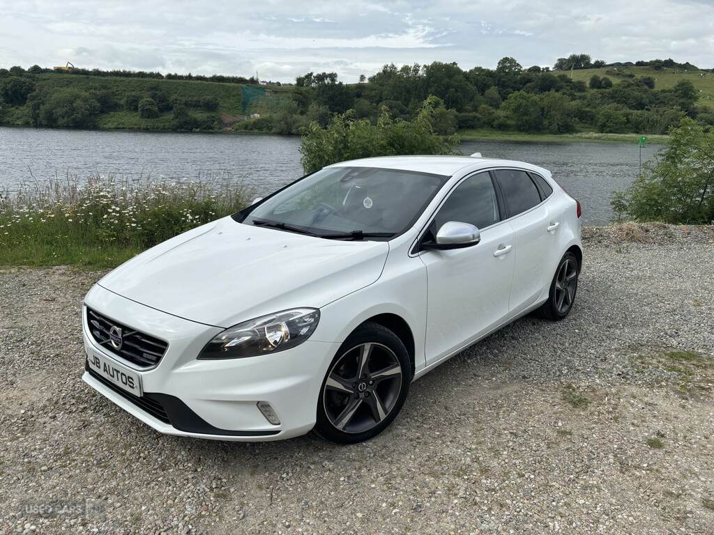 Volvo V40 D2 R Design White #2