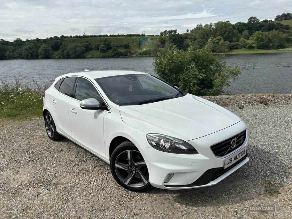 Volvo V40 D2 R Design White