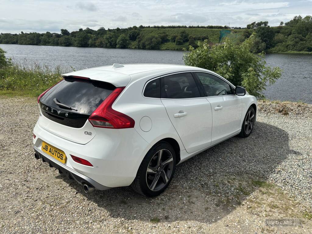 Volvo V40 D2 R Design White #4