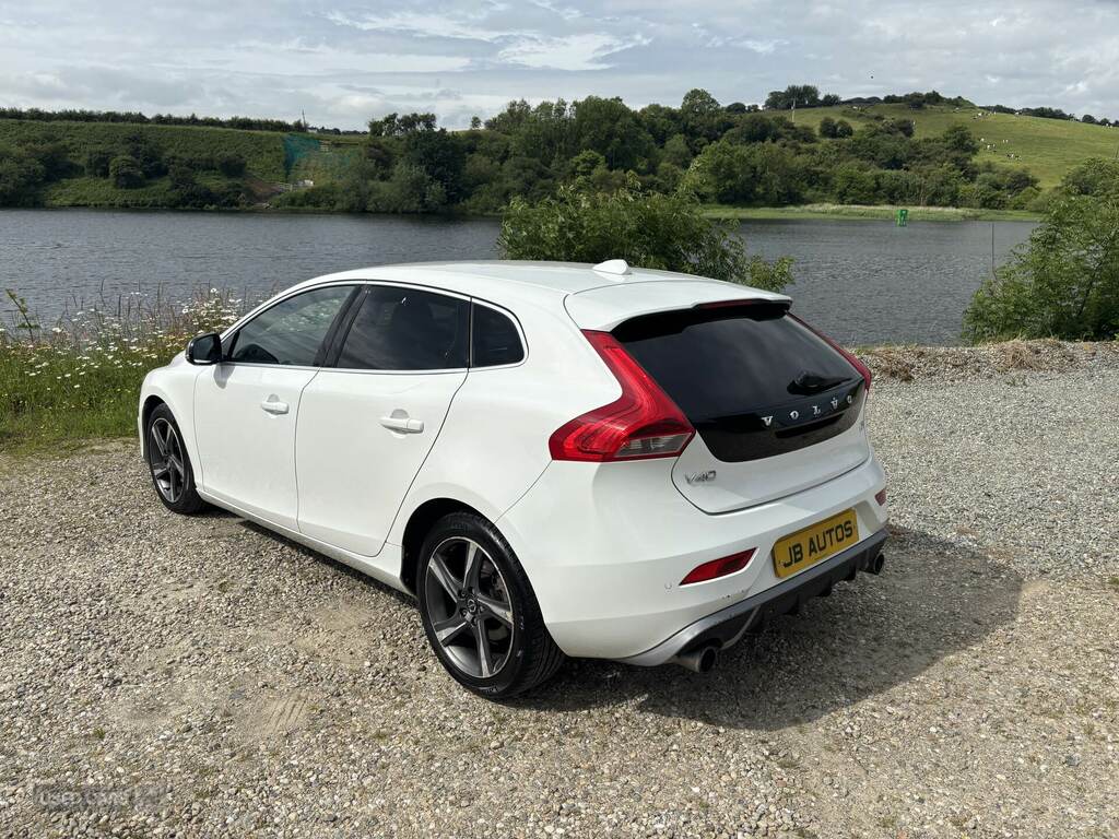 Volvo V40 D2 R Design White #3