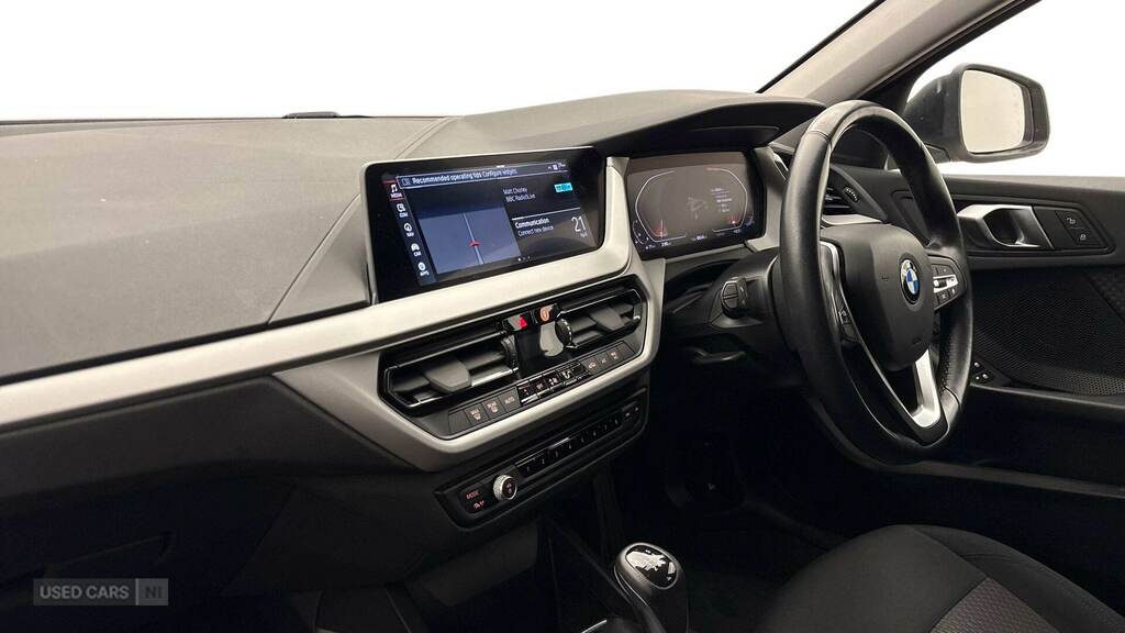 BMW 1 Series 118I 136 Se Live Cockpit Professional White