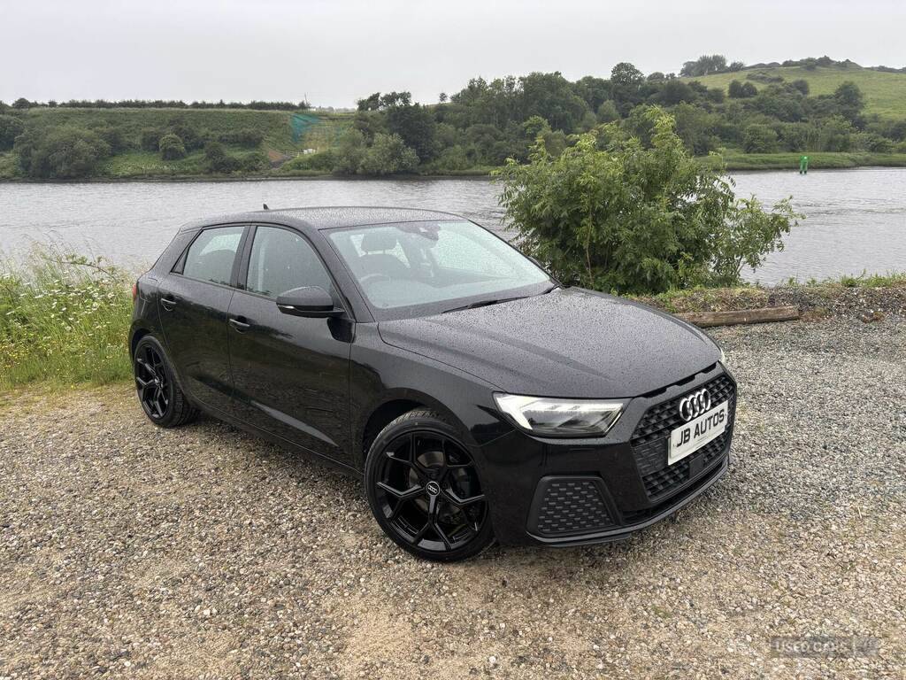 Audi A1 30 Tfsi 110 Technik SA22PZN Black