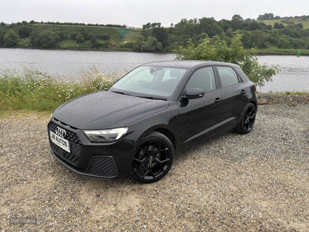 Audi A1 30 Tfsi 110 Technik SA22PZN Black #4