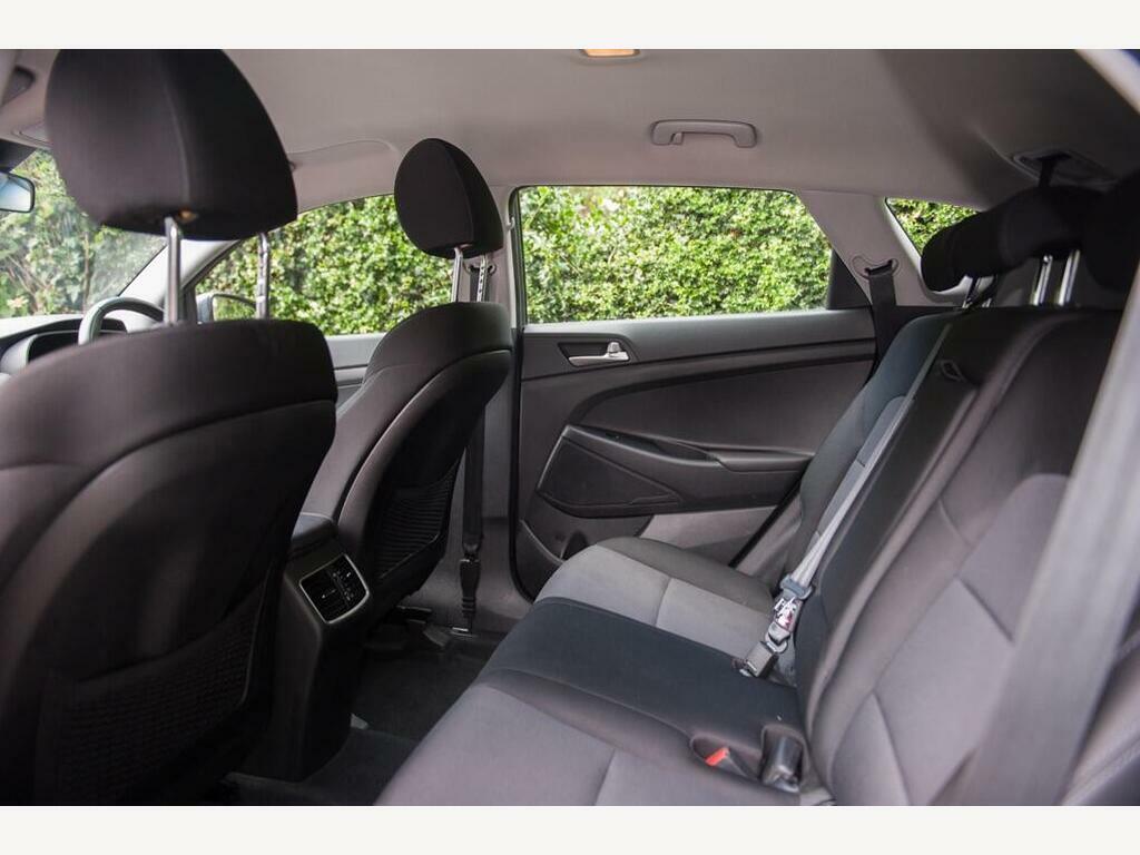 Hyundai Tucson T-gdi Se Nav White #9