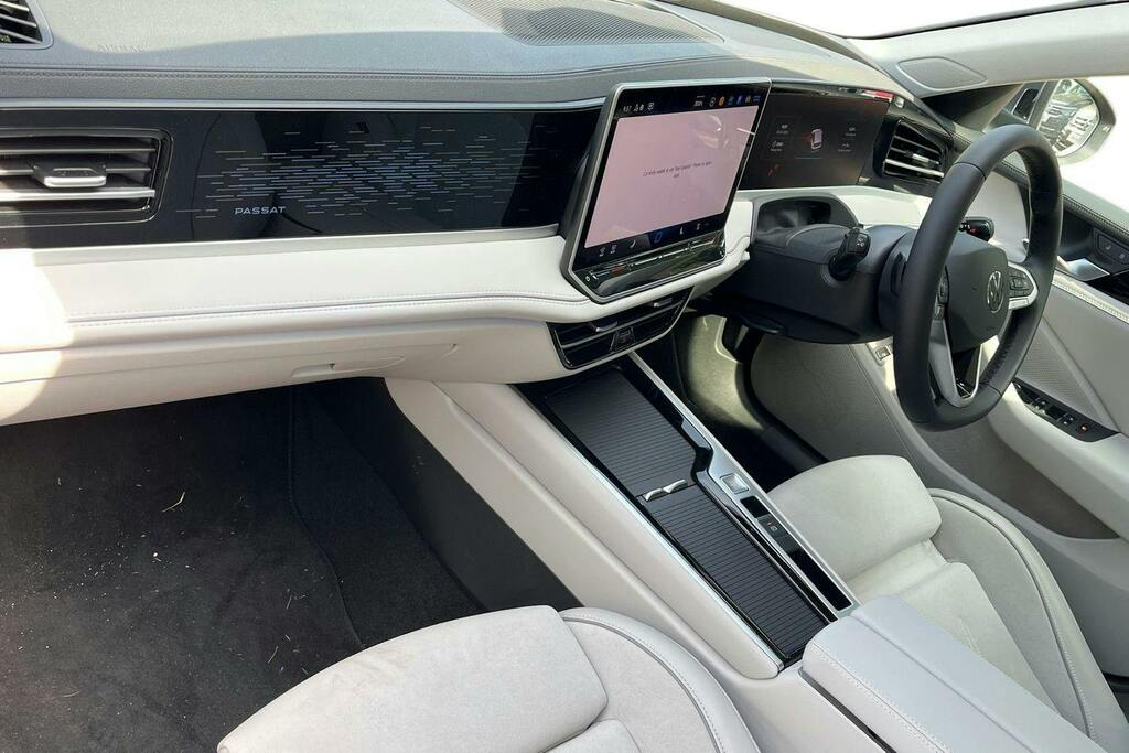 Volkswagen Passat 1.5 Tsi Ehybrid 19.7Kwh Elegance Estate GJ25XGF Grey #2