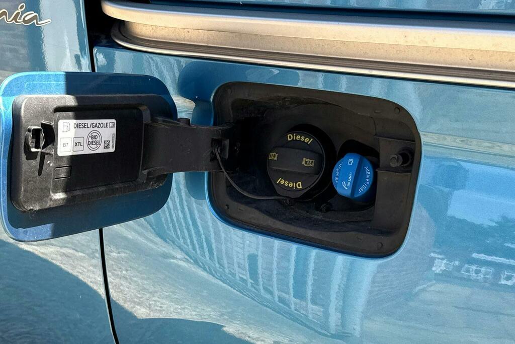 Volkswagen Caddy California Maxi California Maxi Blue #32