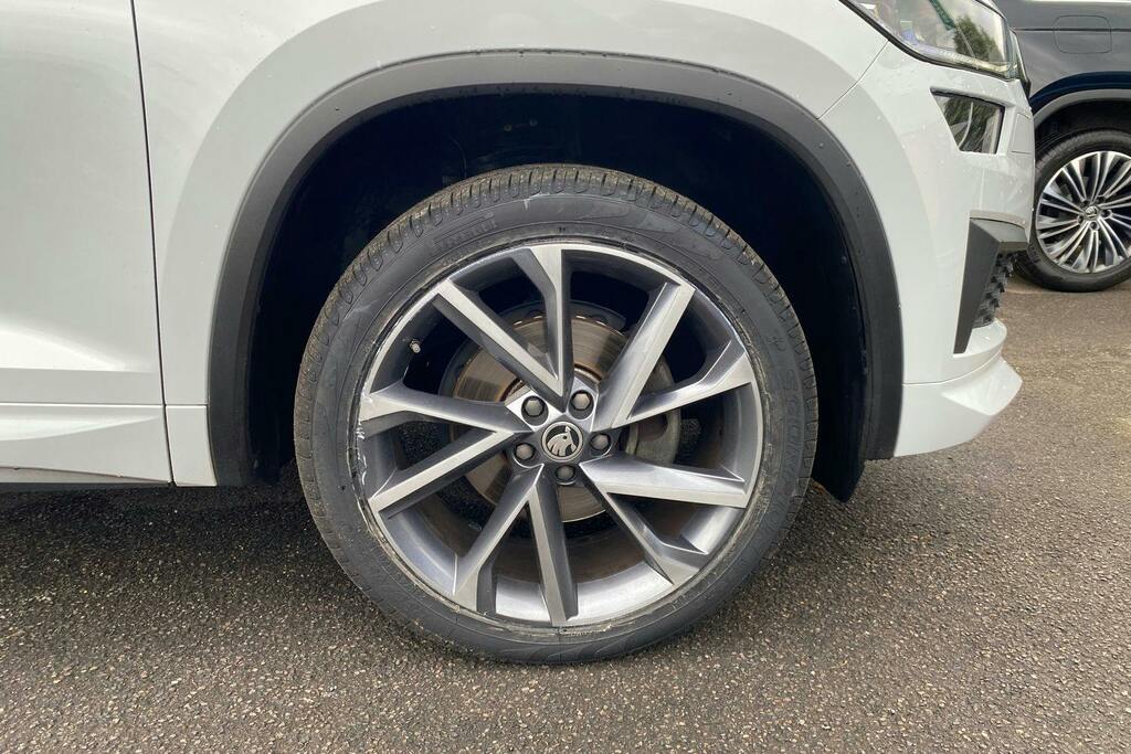 Skoda Kodiaq 1.5 Tsi Act Sportline Suv Dsg OV72NSE White #5