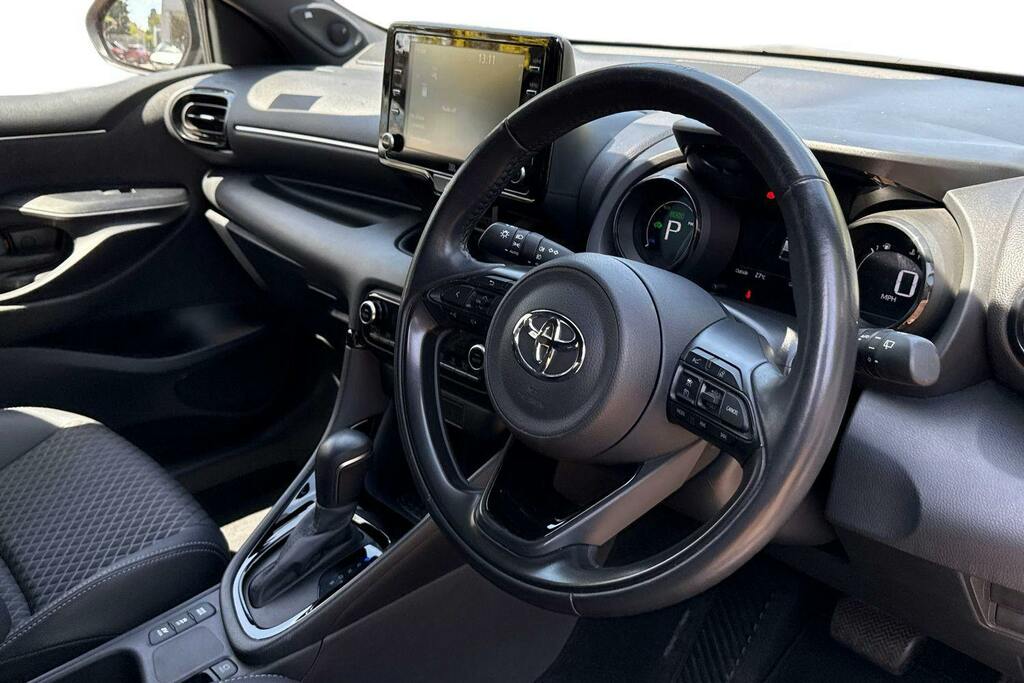 Toyota Yaris 1.5 Vvt H Dynamic Hatchback Hybrid E Cv Grey #6