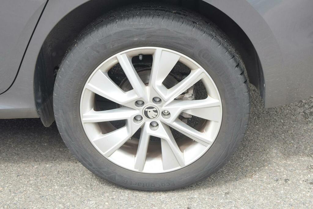 Skoda Kamiq 1.0 Tsi Se Drive Suv Dsg Grey #5