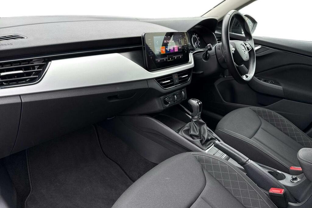 Skoda Kamiq 1.5 Tsi Act Se Drive Suv Dsg MK73UZJ Black #2