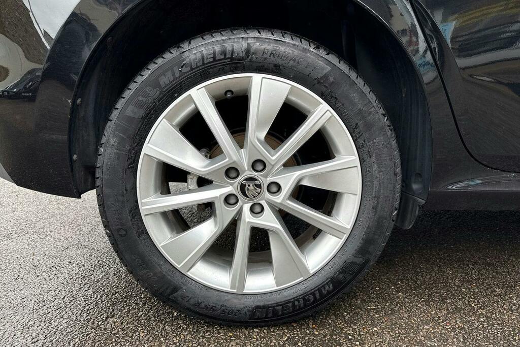 Skoda Kamiq 1.5 Tsi Act Se Drive Suv Dsg MK73UZJ Black #5
