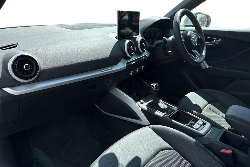 Audi Q2 1.5 Tfsi Cod 35 S Line Suv S Tronic White #2