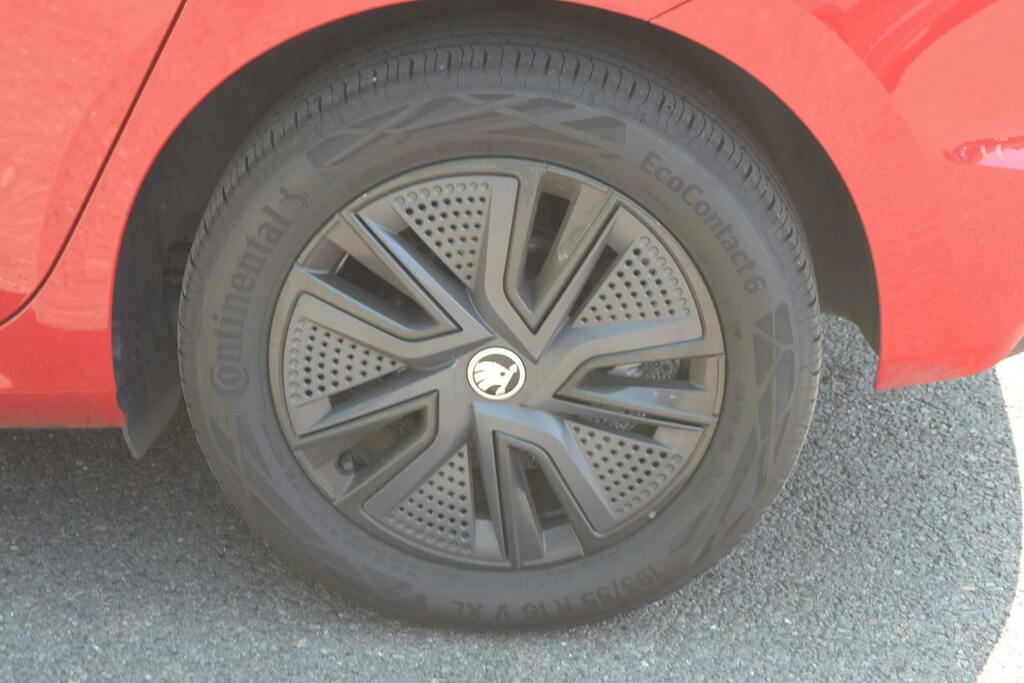 Skoda Fabia 1.5 Tsi Colour Edition Hatchback Dsg Red #5
