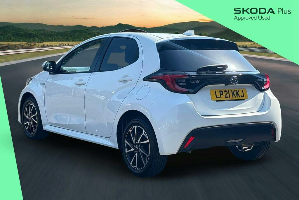 Toyota Yaris 1.5 Vvt H Design Hatchback Hybrid E Cvt LP21KKJ White #3