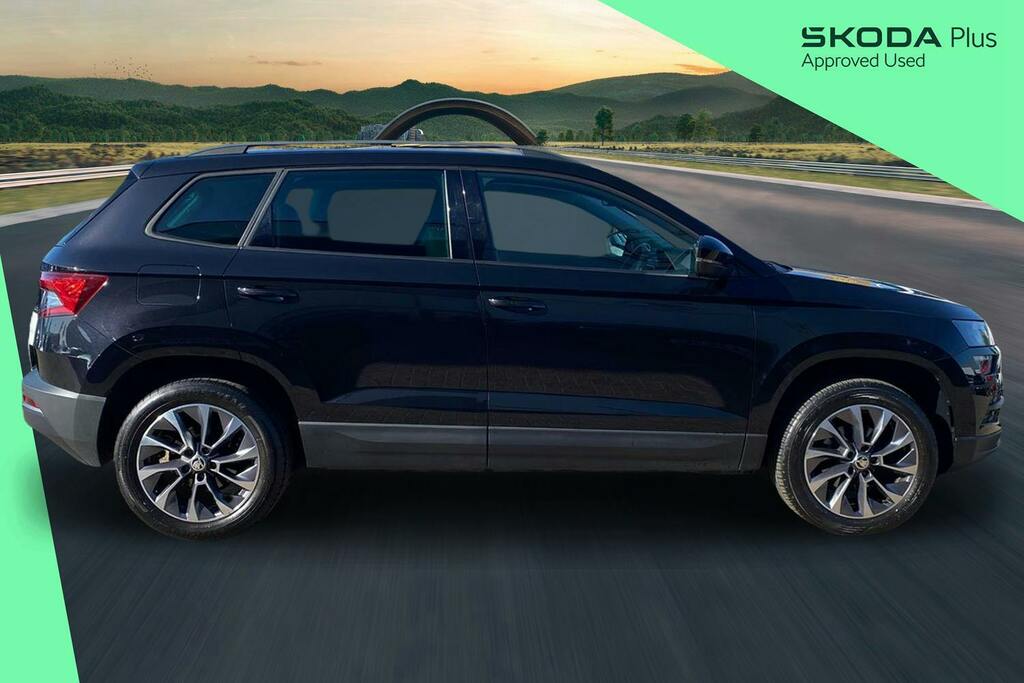 Skoda Karoq 1.5 Tsi Act Se Drive Suv Black #4